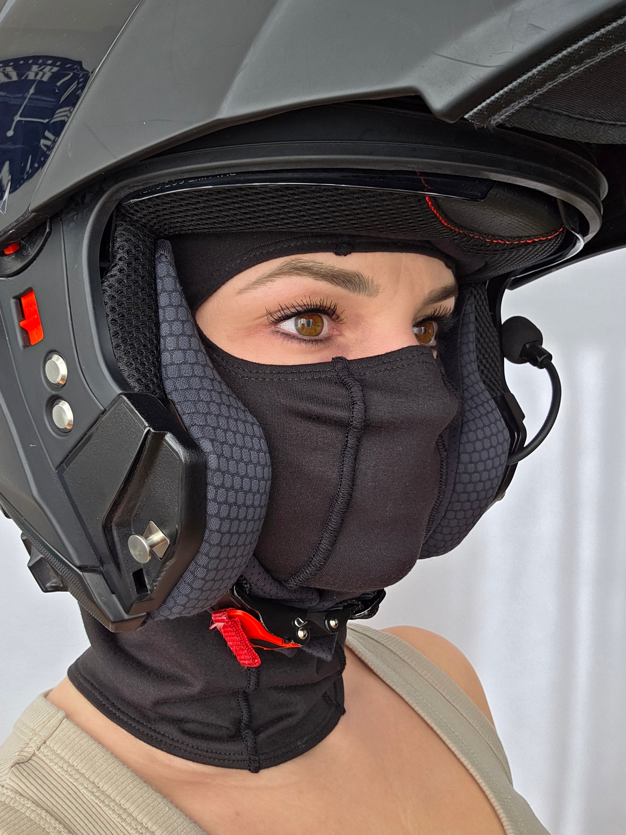 Sturmhaube für Motorradfahrerinnen mit Zopföffnung