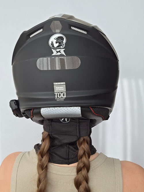 Sturmhaube mit flexibler Zopföffnung für verschiedene Frisuren